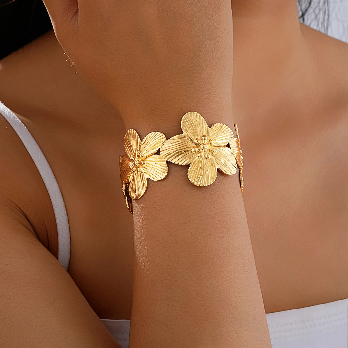 Alira Flower Bracelet